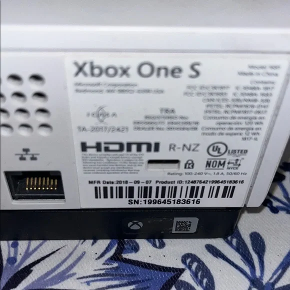 Xbox One White One S Console Barley Used - Picture 5 of 9